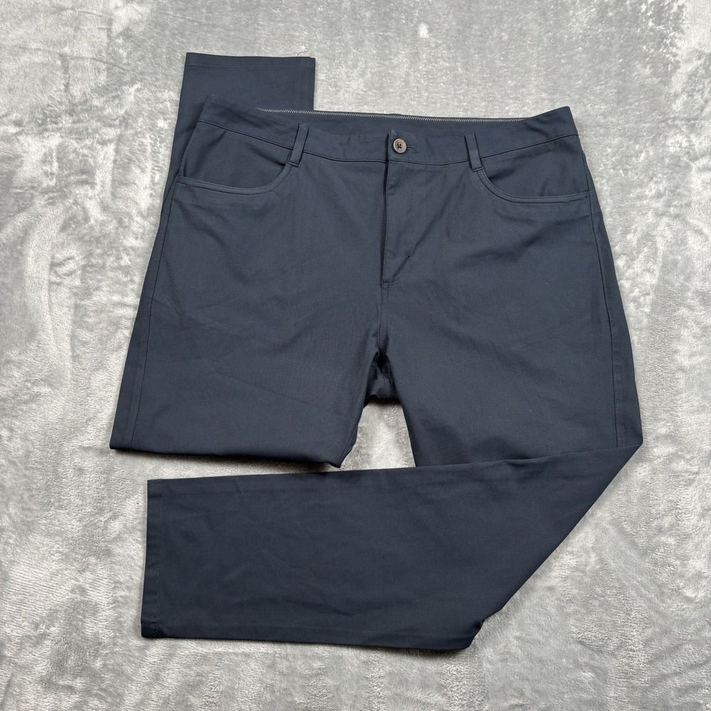 Vuori Meta Pants Mens 37x28 Navy Blue Performance Athleisure Stretch V430